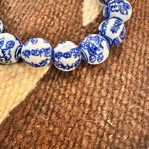 Blue and White Beaded Bracelet - Picture 4 of 5